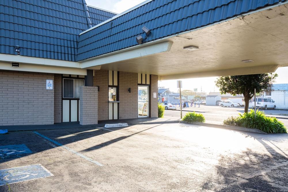 Hotel Super 8 By Wyndham Eureka Exterior foto
