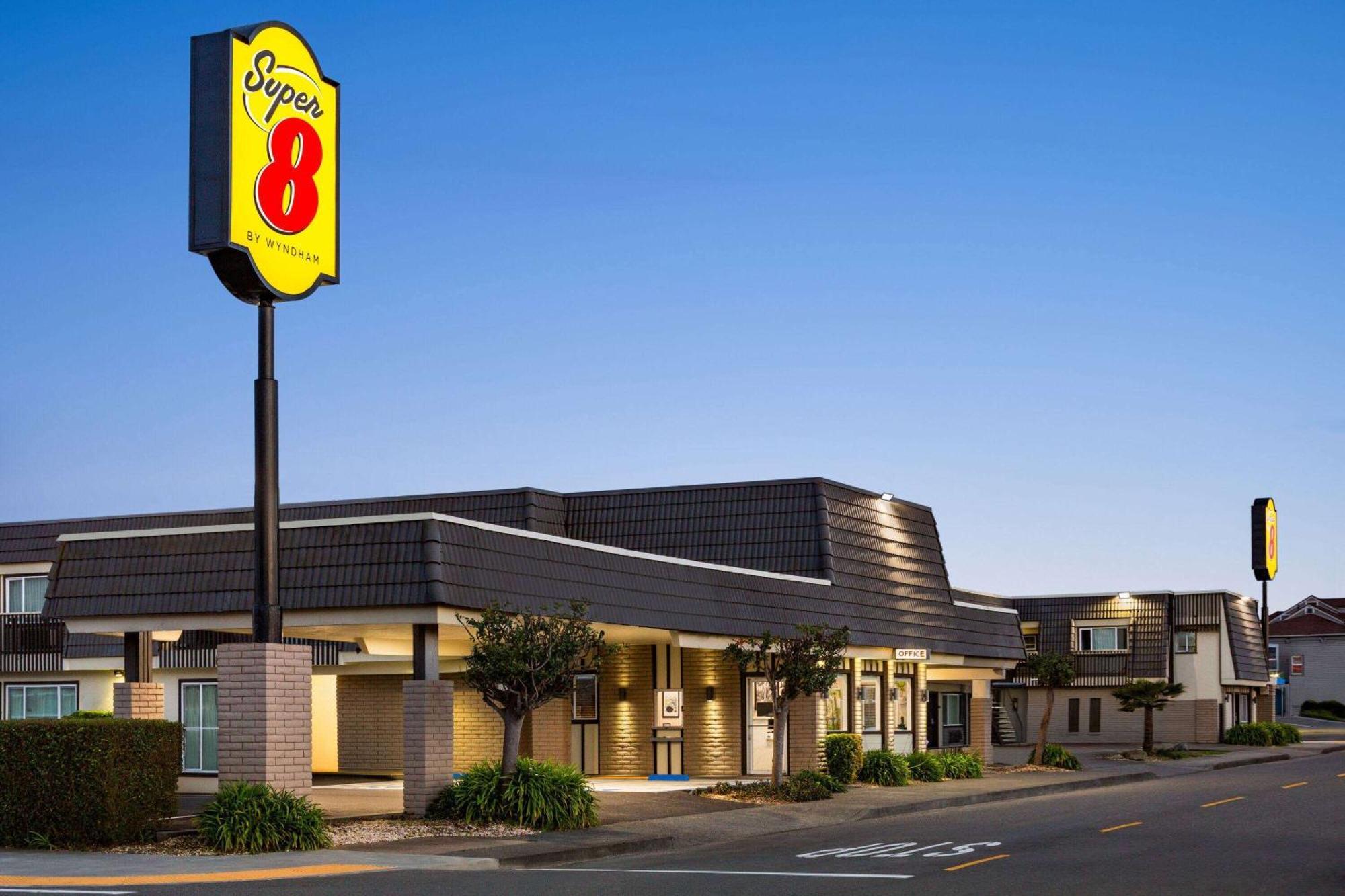 Hotel Super 8 By Wyndham Eureka Exterior foto