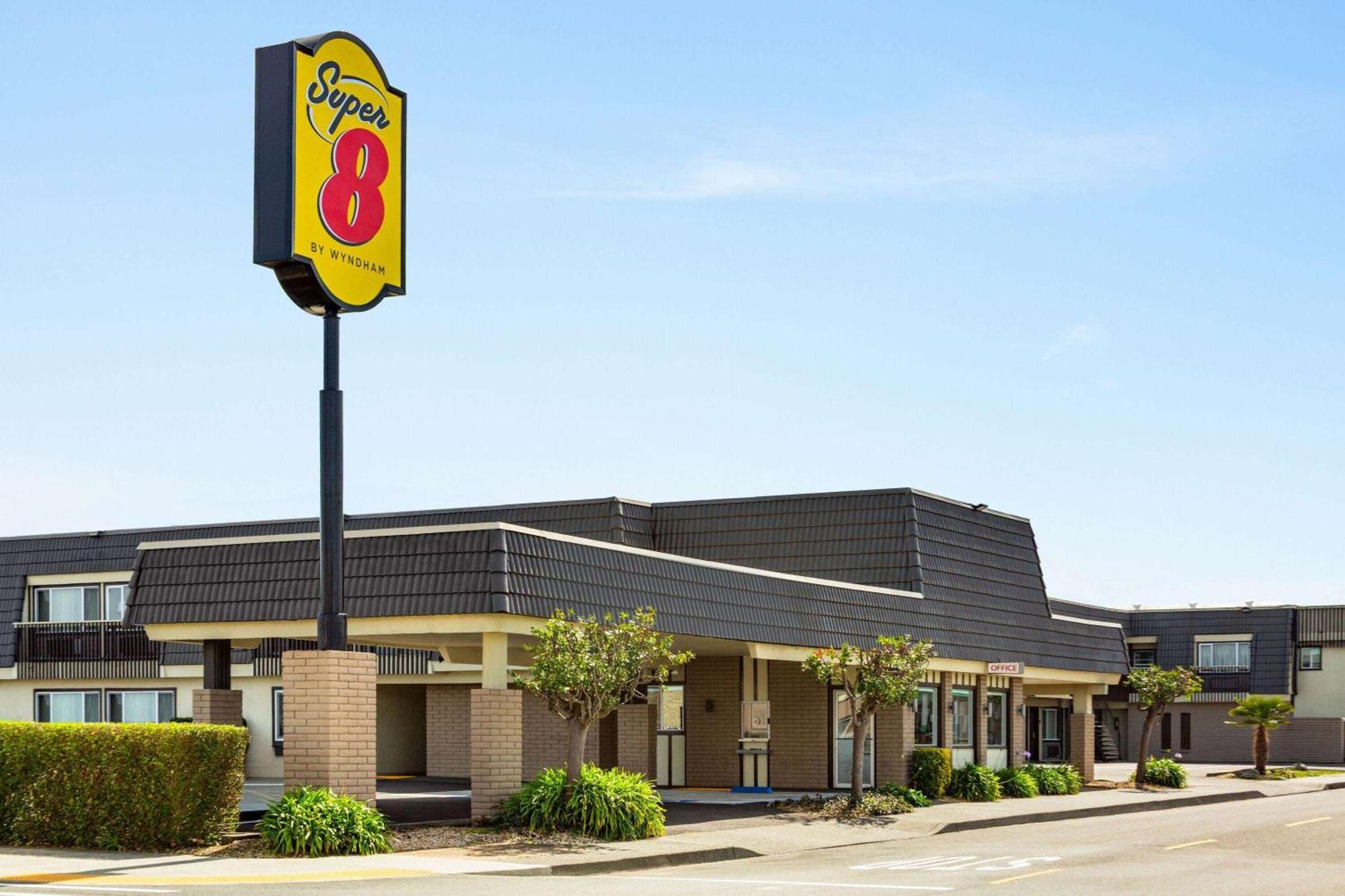 Hotel Super 8 By Wyndham Eureka Exterior foto